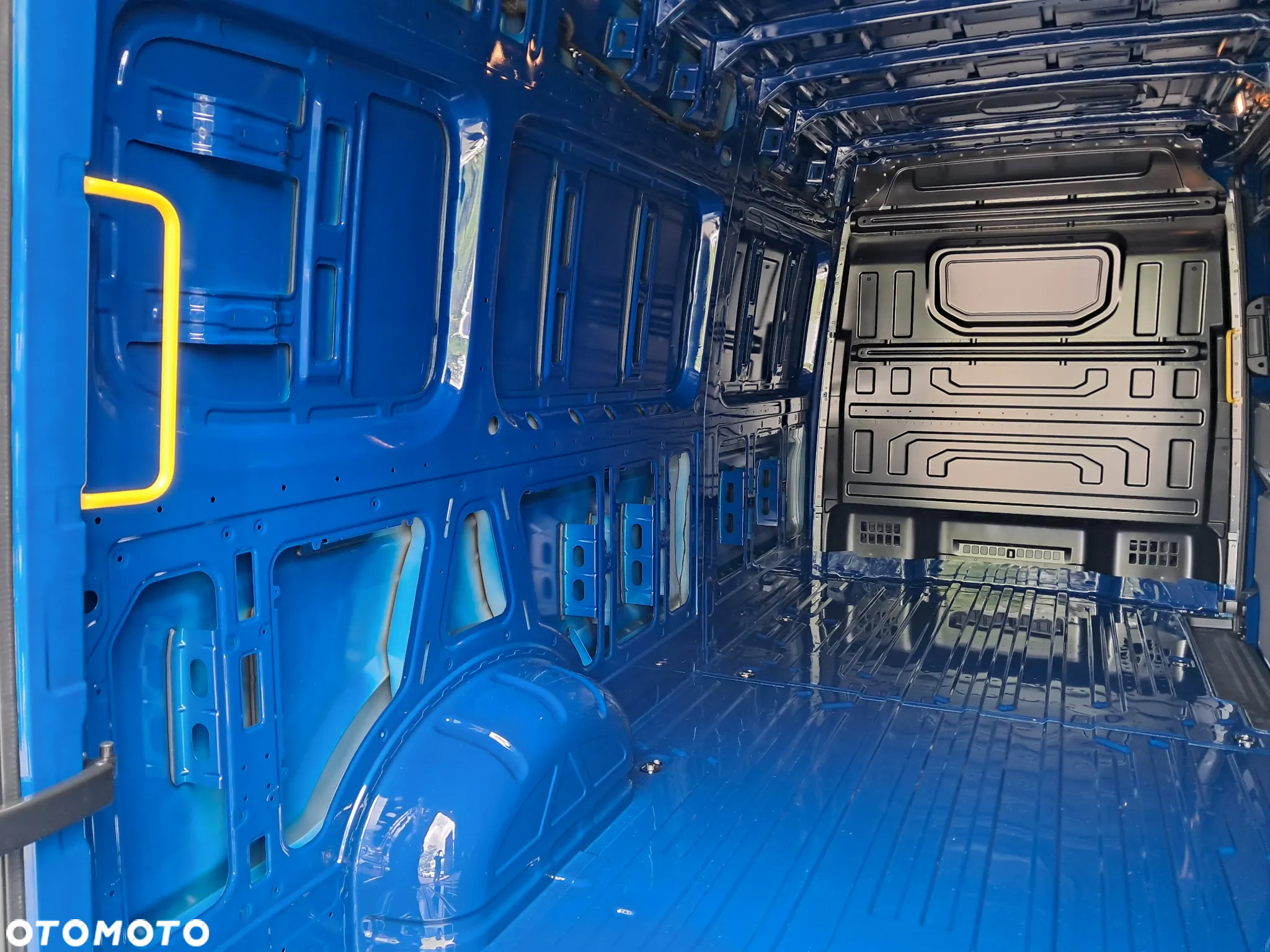 Volkswagen Crafter - 13