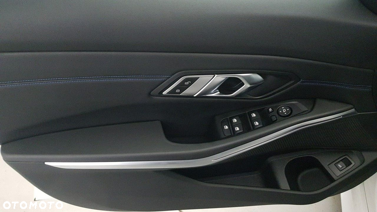 BMW Seria 3 - 24