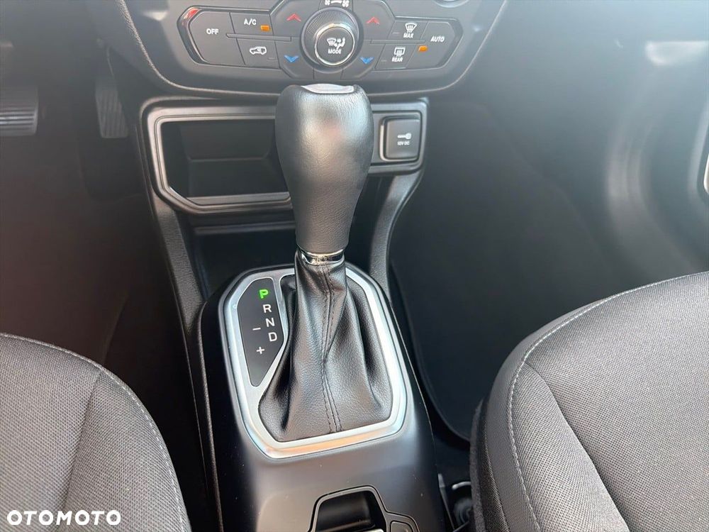 Jeep Renegade 1.5 T4 mHEV Altitude FWD S&S DCT - 28