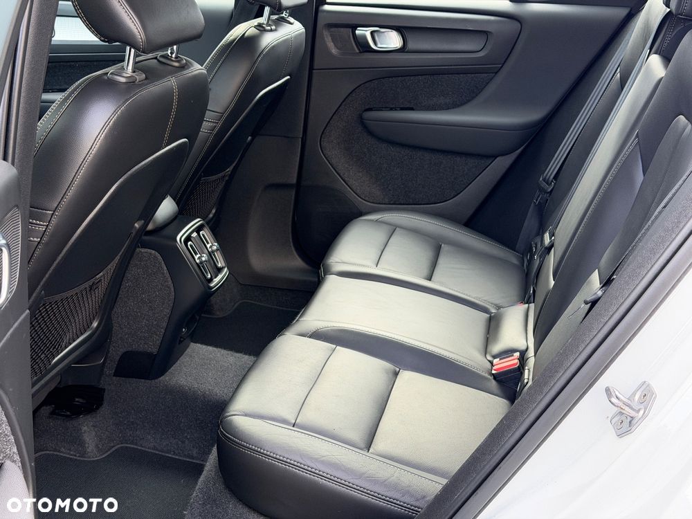 Volvo XC 40 B4 B DKG Momentum Pro - 10