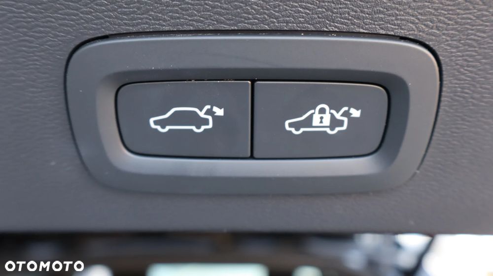 Volvo XC 40 B4 Plus Black Edition - 23