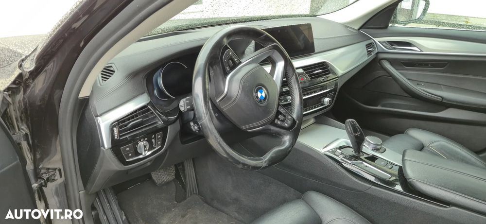 BMW Seria 5 530d Aut. Luxury Line - 7