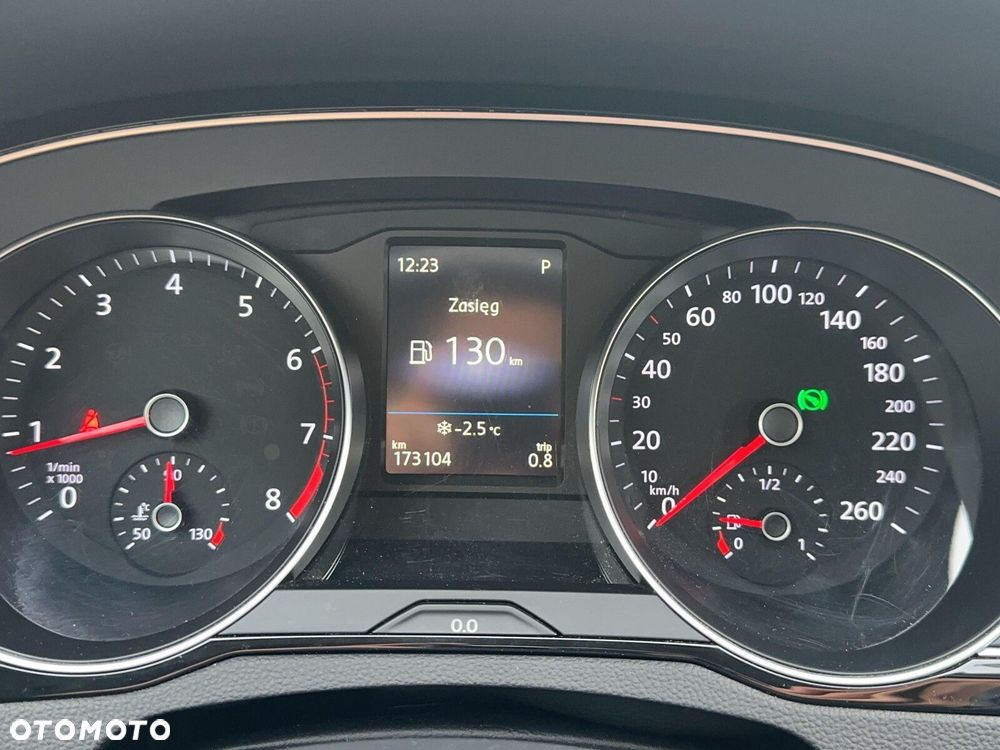 Volkswagen Passat - 19