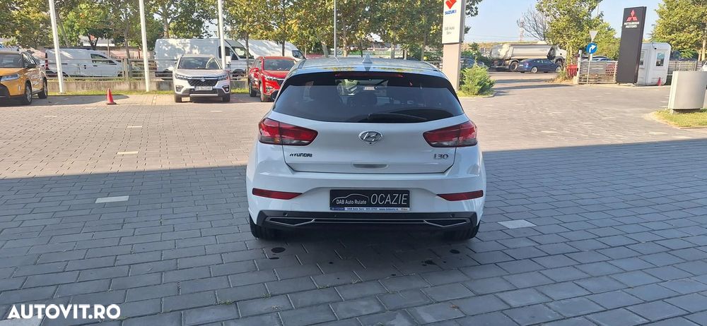 Hyundai i30 1.5 110CP M/T Highway - 6