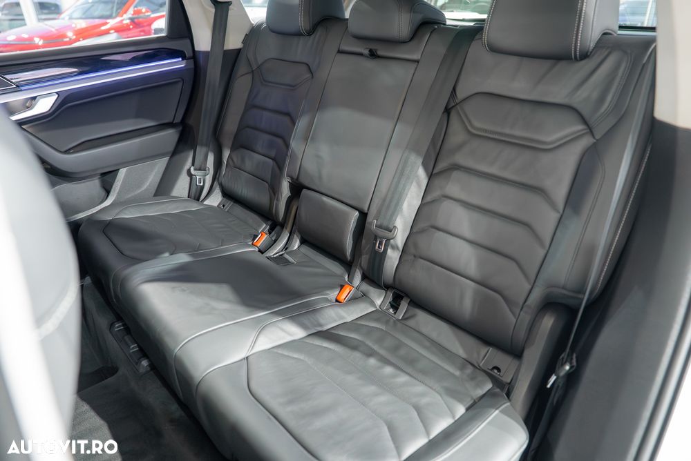 Volkswagen Touareg 3.0 V6 e-Hybrid 4Motion Aut. Elegance - 23