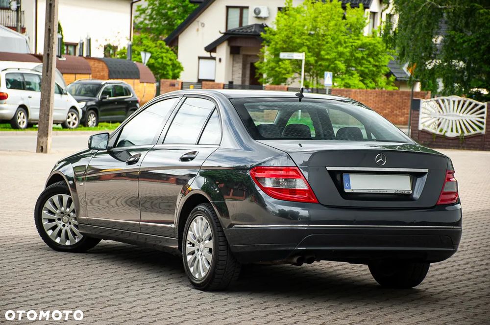 Mercedes-Benz Klasa C 180 CGI Automatik BlueEFFICIENCY Elegance - 19