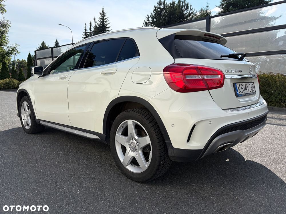 Mercedes-Benz GLA 250 4-Matic AMG Line - 8