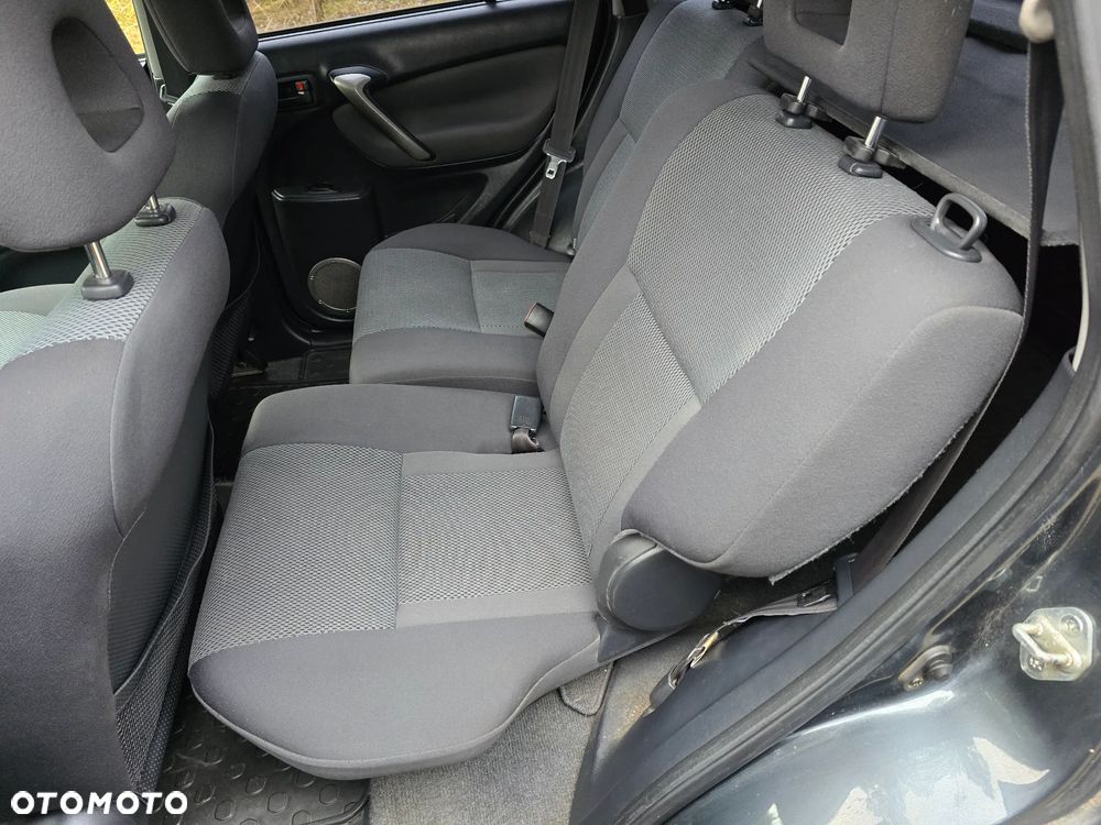 Toyota RAV4 2.0 VVT-i 4x4 - 19