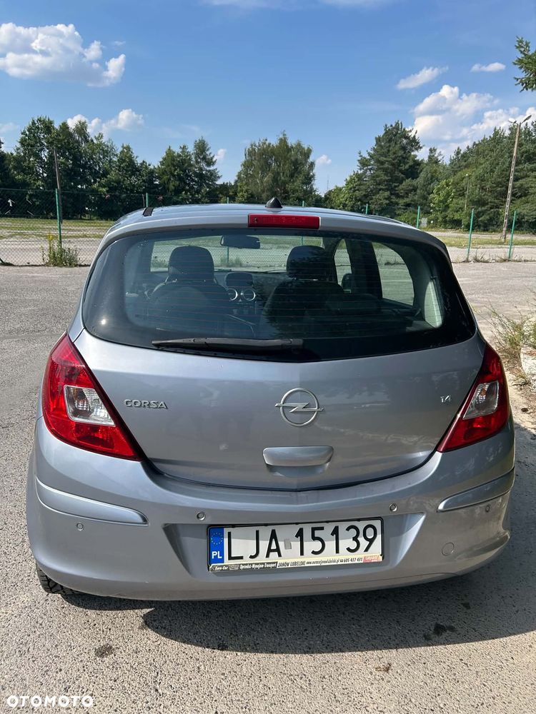 Opel Corsa 1.4 16V Cosmo - 2