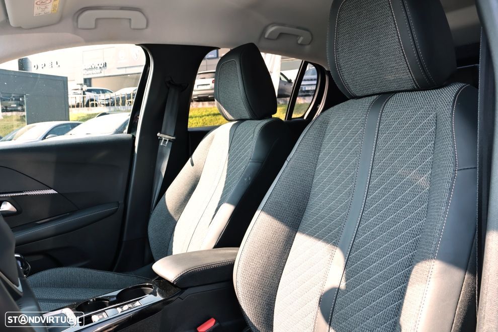 Peugeot 208 1.2 PureTech Allure - 21