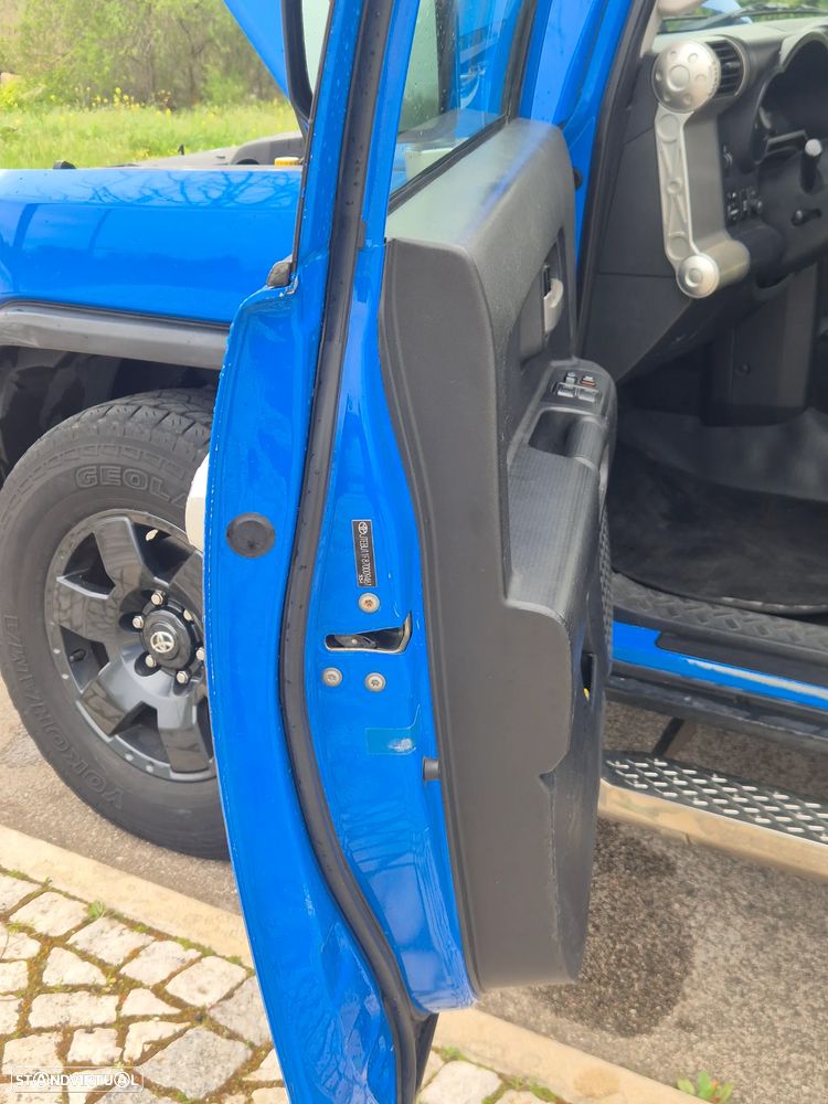 Toyota FJ Cruiser - 10