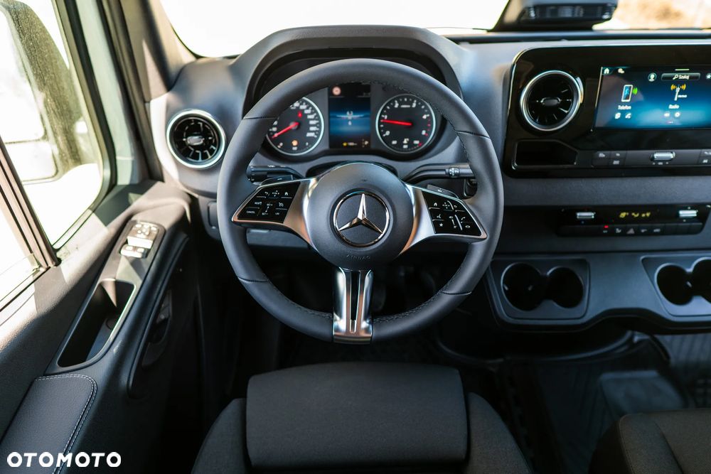 Mercedes-Benz Sprinter - 14