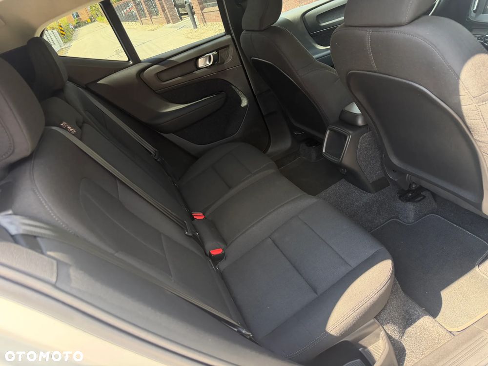 Volvo XC 40 T3 Momentum - 31