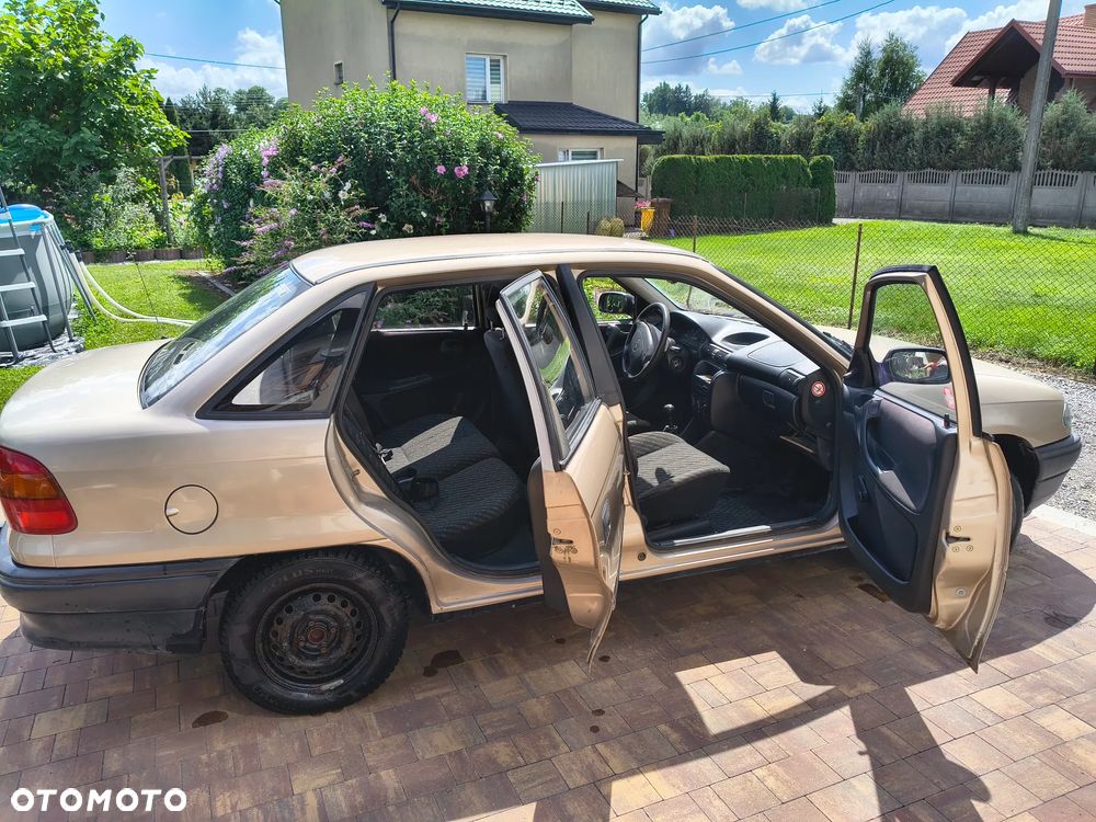 Opel Astra 1.4 Start - 11