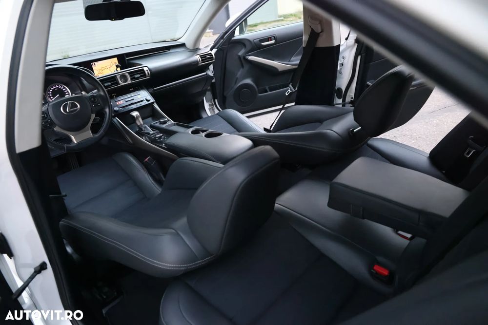 Lexus Seria IS 300h Aut. Executive - 21