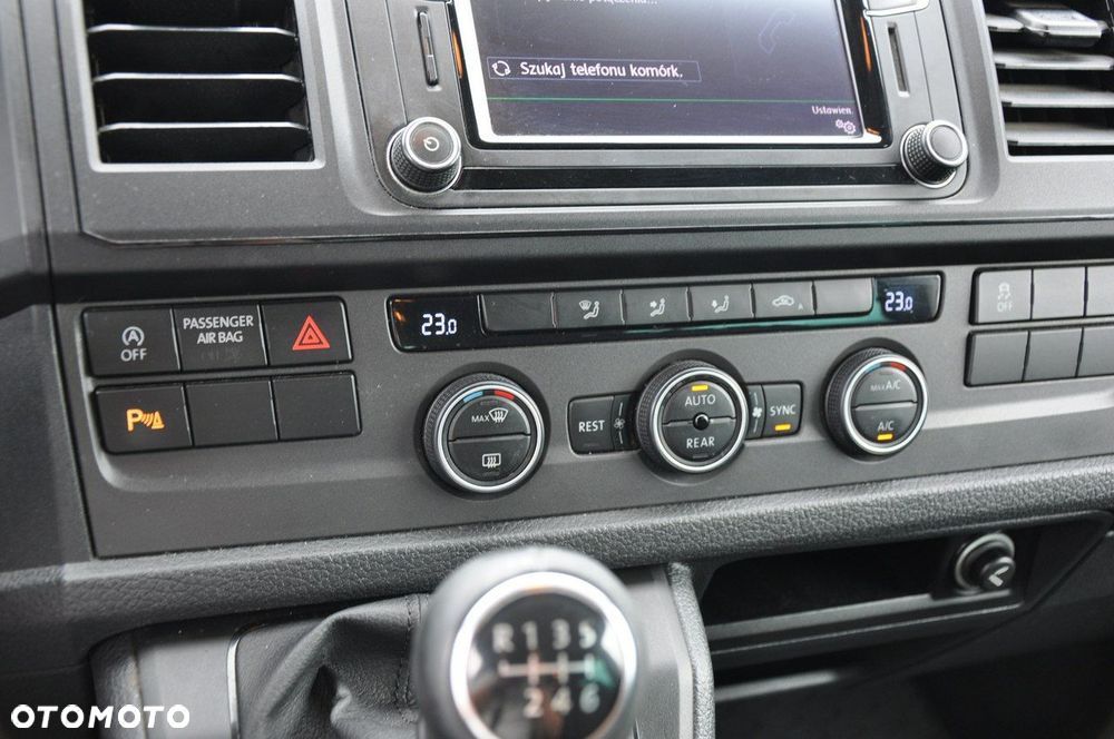 Volkswagen Caravelle - 17