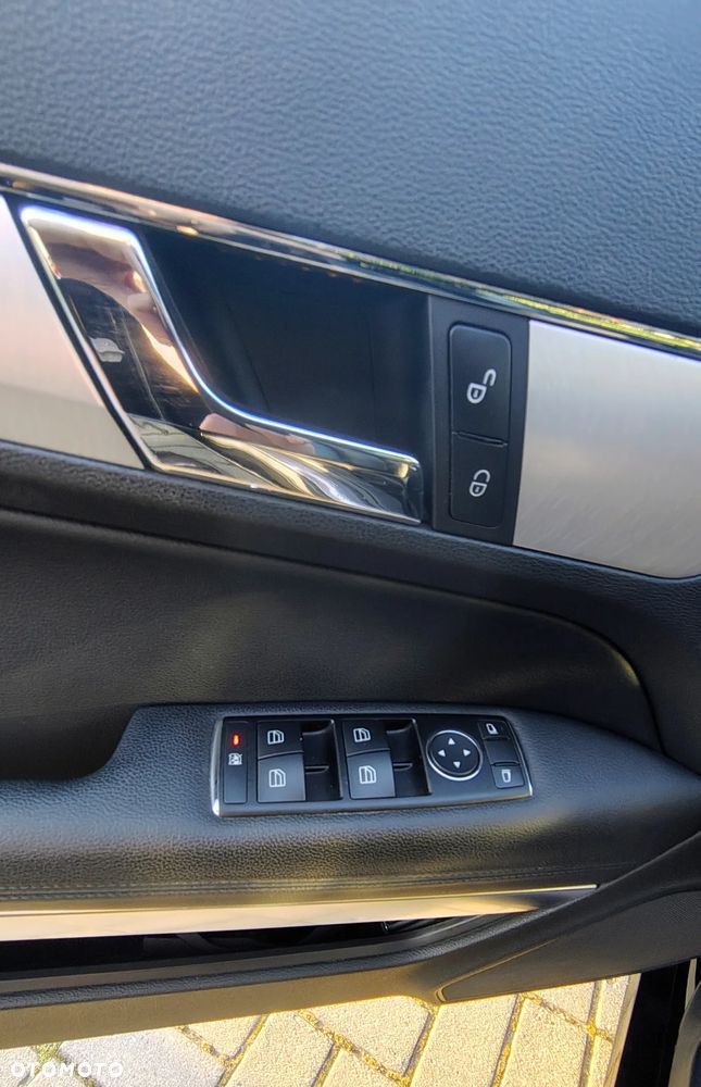 Mercedes-Benz Klasa E 250 CGI BlueEFFICIENCY Automatik Elegance - 17
