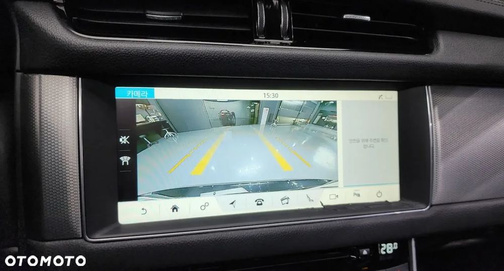 Jaguar XF 20d Prestige - 17