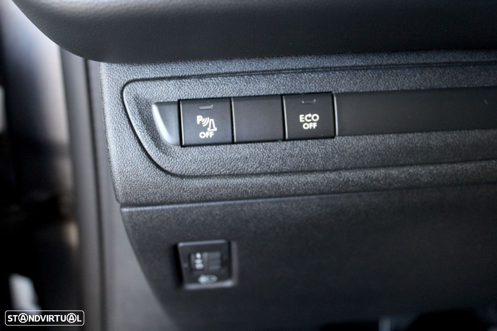 Peugeot 208 1.2 PureTech Signature - 21