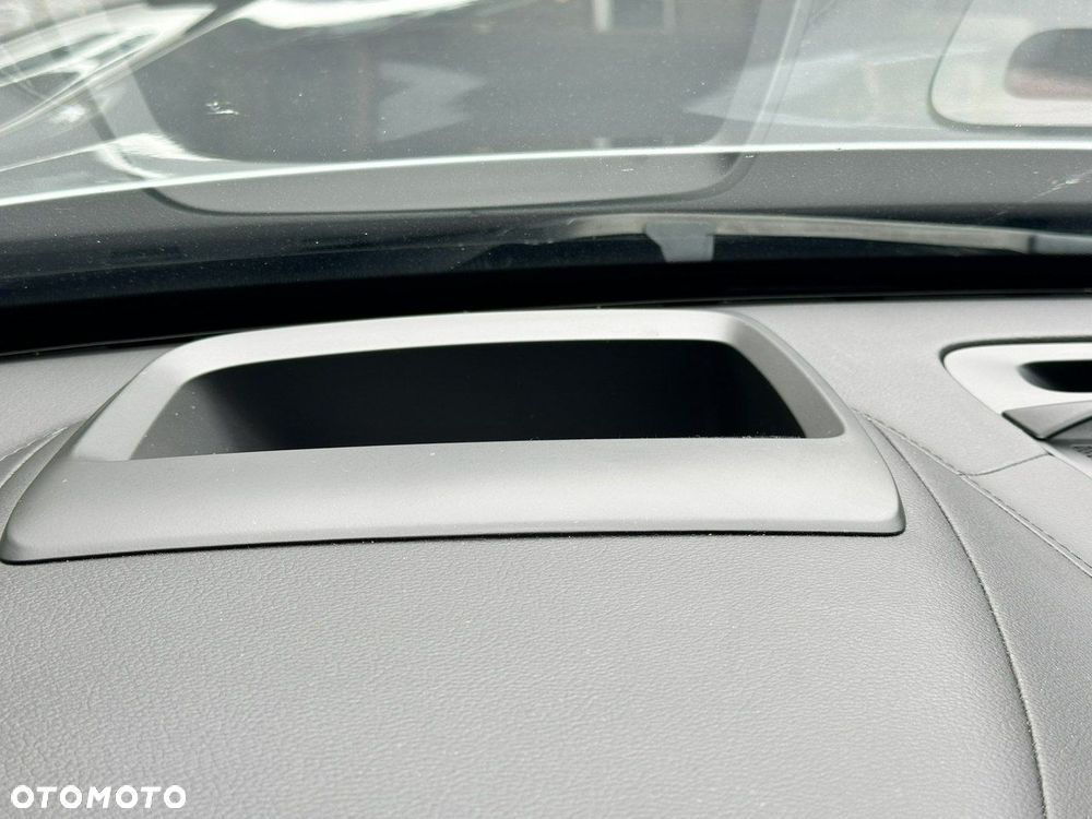 Volvo XC 90 D5 AWD R-Design 7os - 40