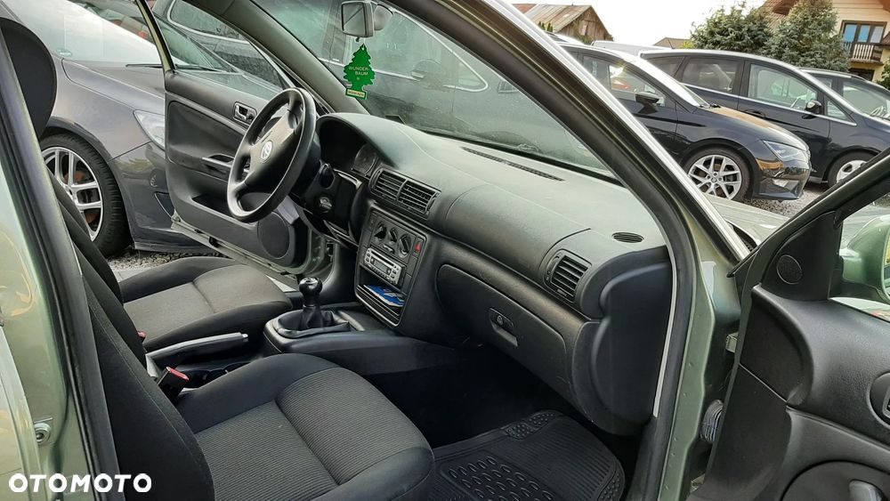 Volkswagen Passat 1.6 - 16