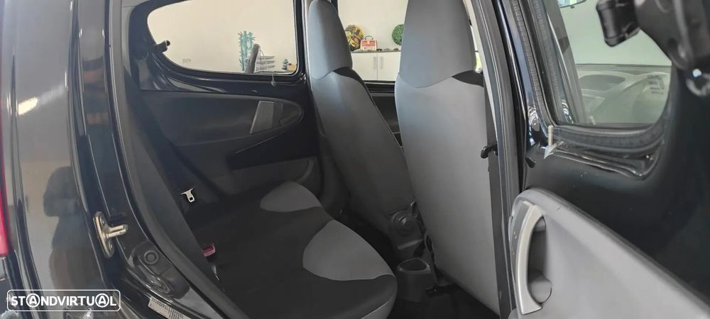 Peugeot 107 1.0 Urban - 21