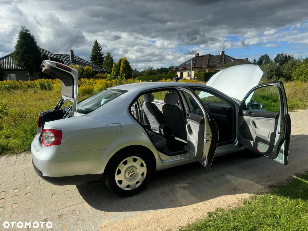 Volkswagen Jetta 1.6 Comfortline - 18