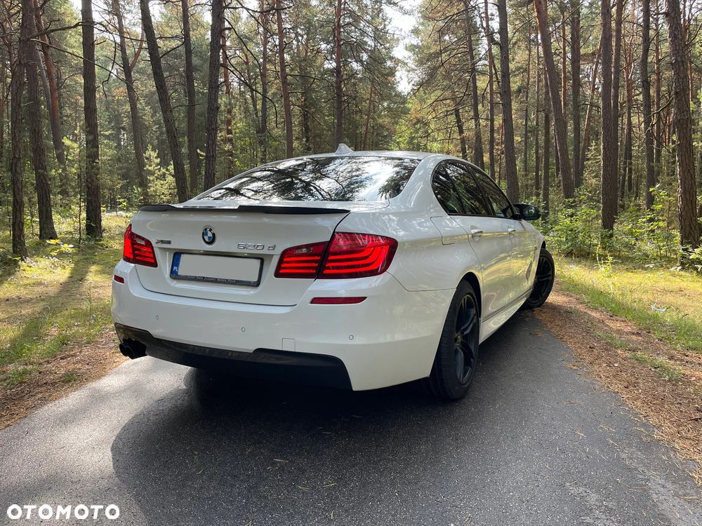 BMW Seria 5 520d xDrive - 31