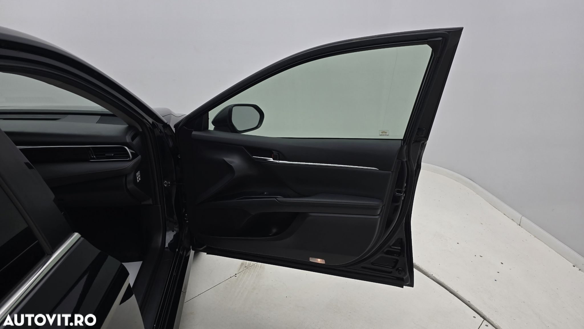 Toyota Camry - 18