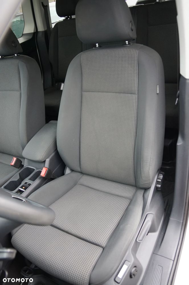 Volkswagen Caddy 2.0 TDI Comfortline 4Motion - 24