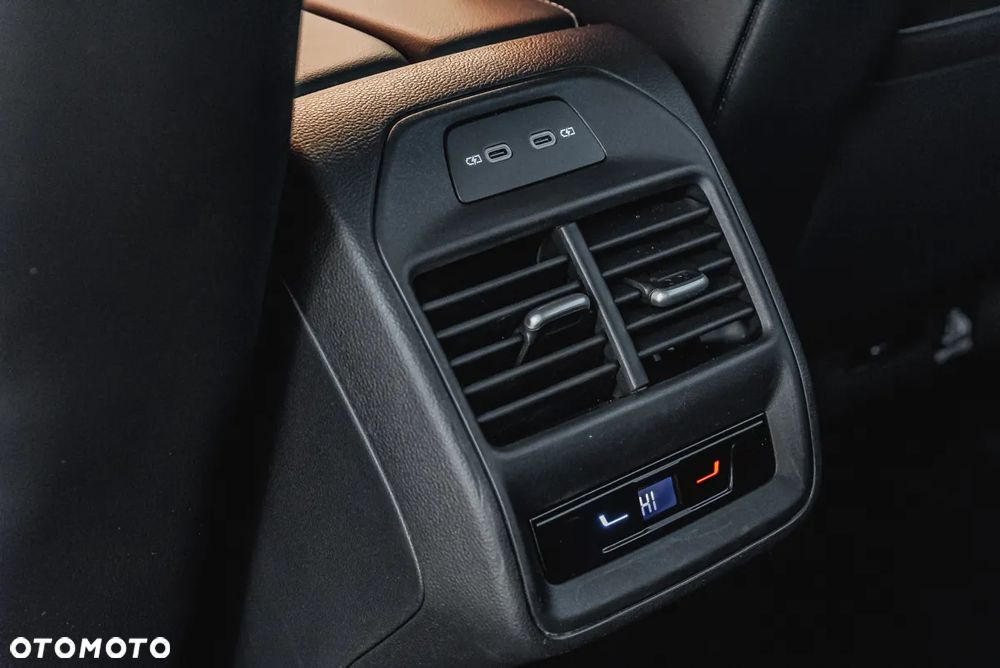 Volkswagen Passat 1.5 TSI EVO Elegance DSG - 25