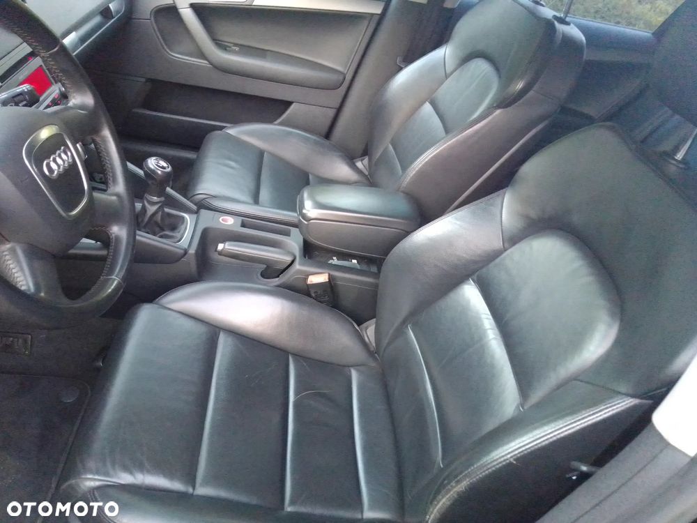 Audi A3 Sportback 1.6 TDI DPF Ambiente - 14