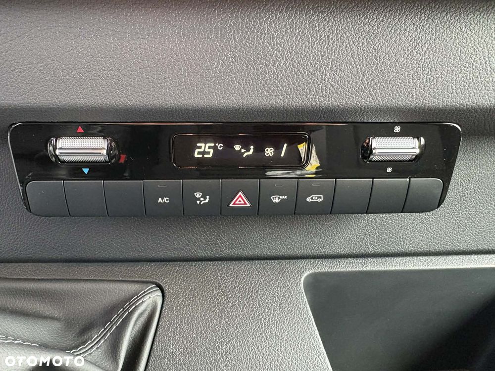 Mercedes-Benz Sprinter - 12