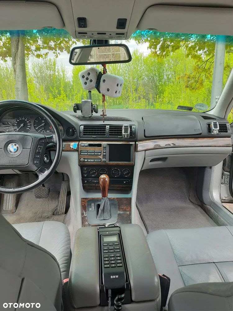 BMW Seria 7 - 8