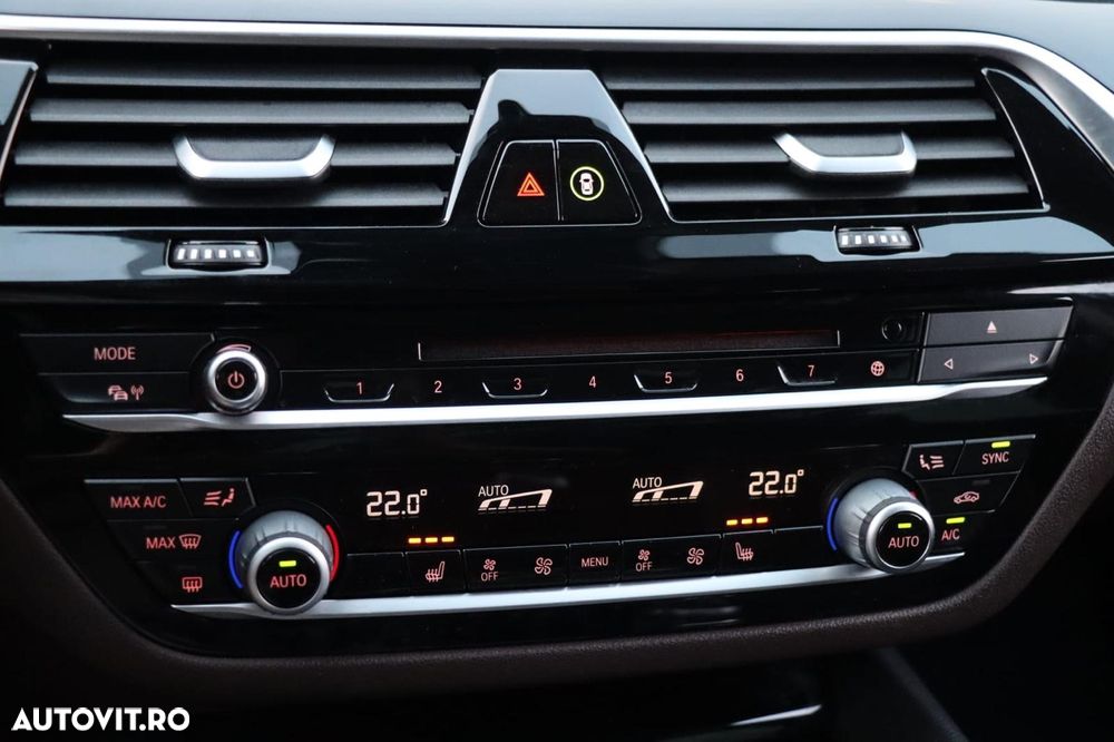 BMW Seria 5 540i xDrive Aut. Luxury Line - 34