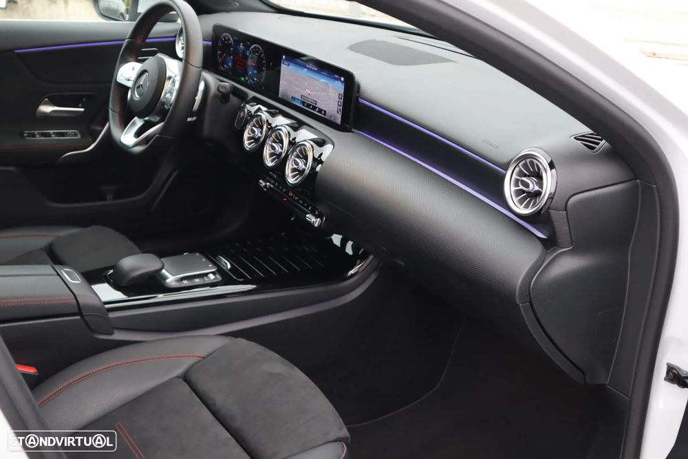 Mercedes-Benz A 250 Limousine e 8G-DCT AMG Line - 14
