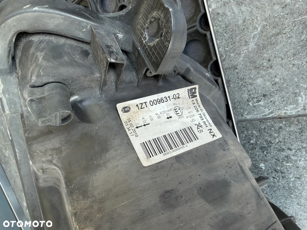 Opel Insignia 2,0 CDTI 07-13r lampa przód prawa xenon - 5