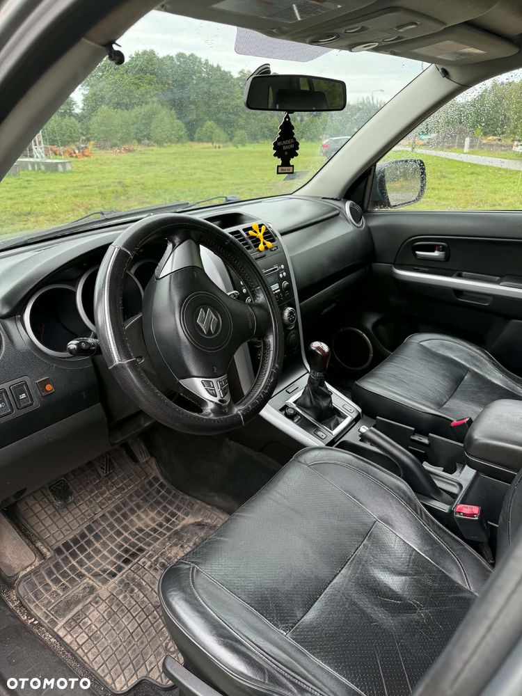 Suzuki Grand Vitara 2.0 - 9