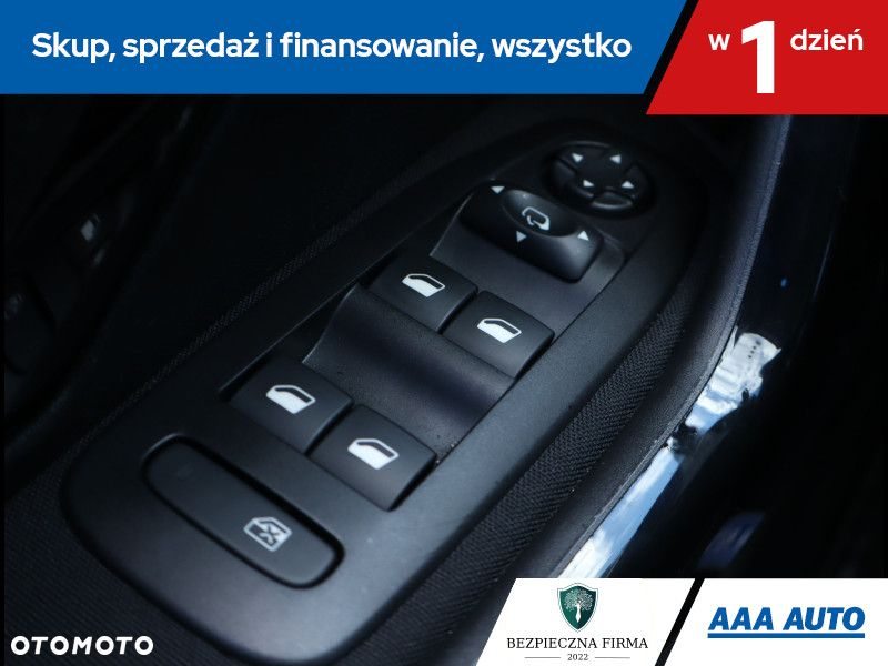 Peugeot 208 - 17