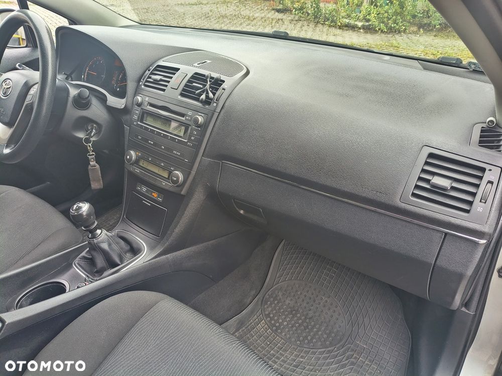 Toyota Avensis 1.6 Active - 15