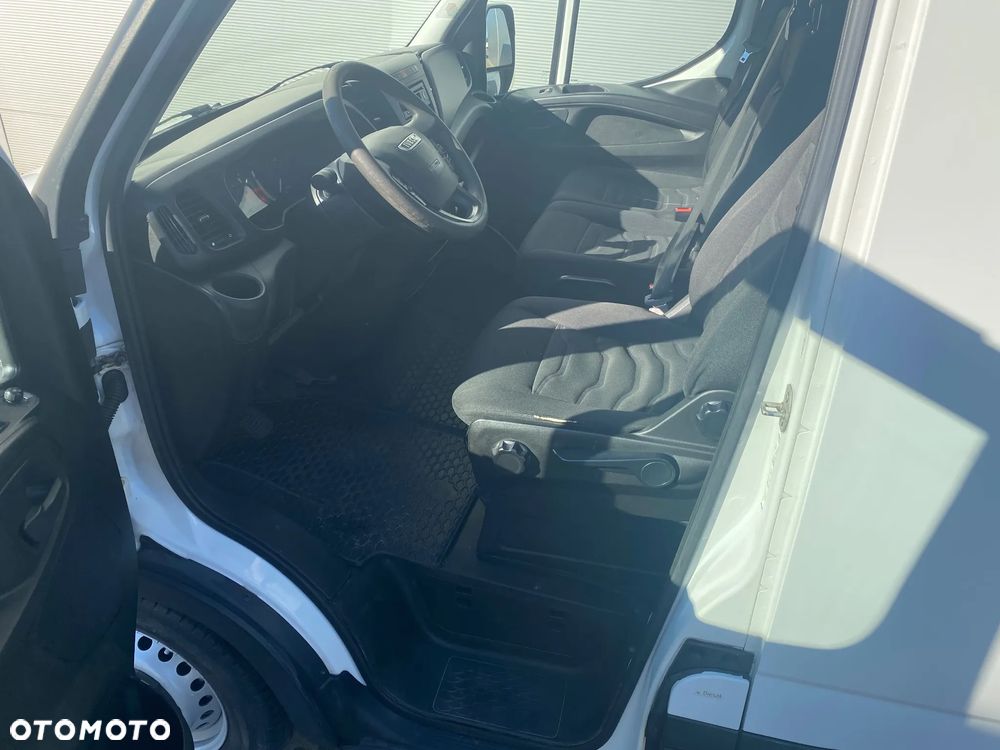 Iveco DAILY 35S15 L3H2 Brygadówka (6 os.) / Hak - 19