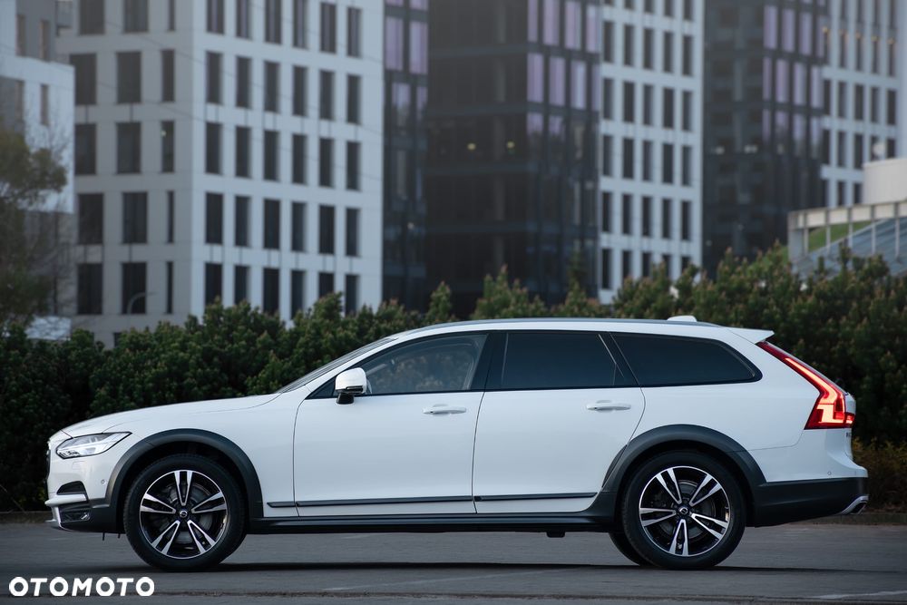 Volvo V90 Cross Country D5 AWD Pro - 4