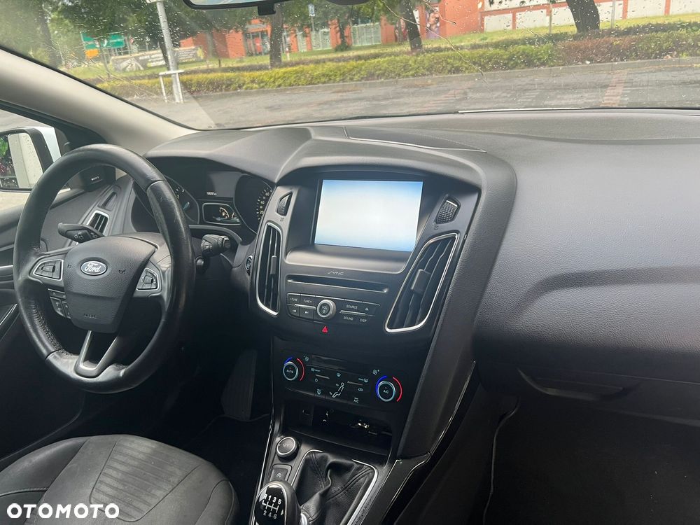 Ford Focus 1.5 EcoBoost Titanium ASS - 6