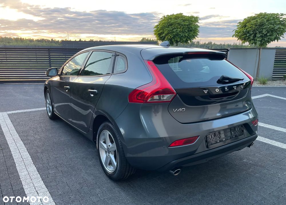 Volvo V40 T2 Momentum - 4