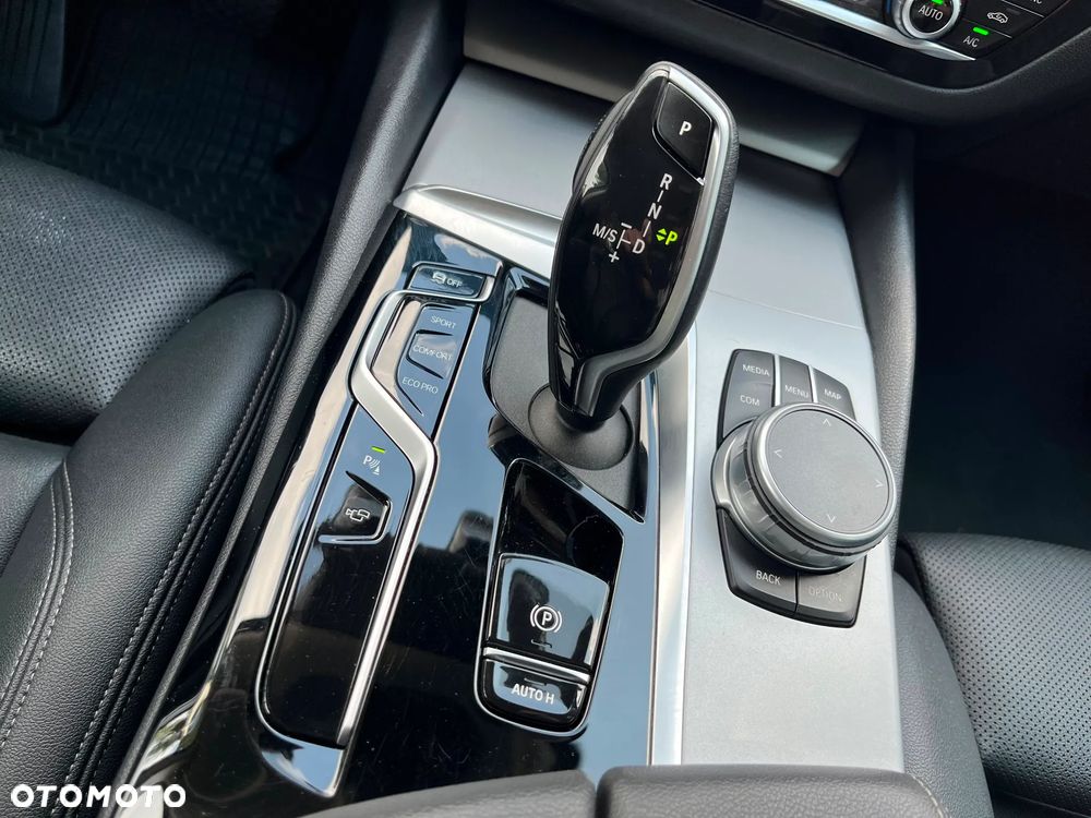 BMW Seria 5 520d M Sport - 33