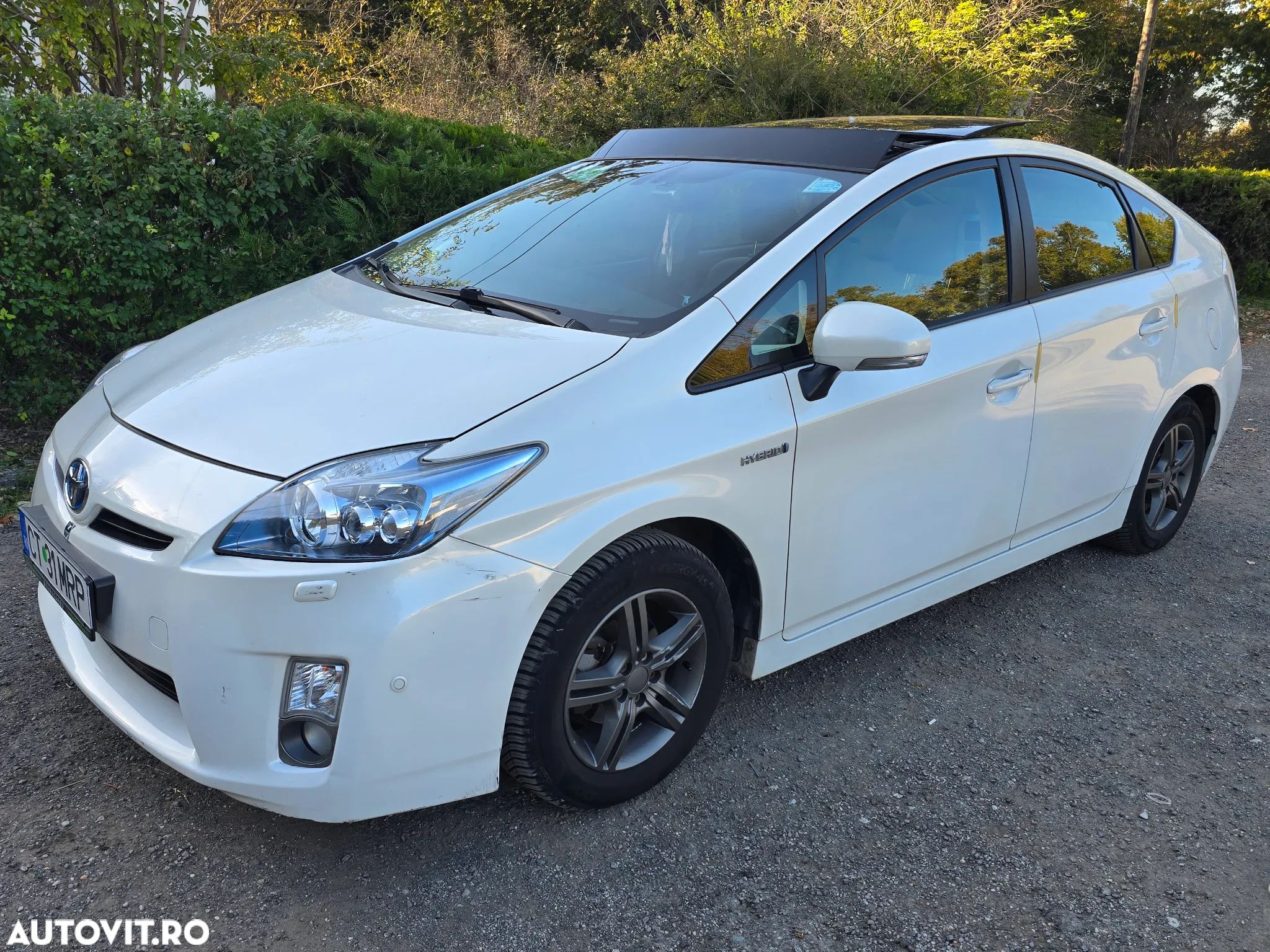 Toyota Prius (Hybrid) - 1