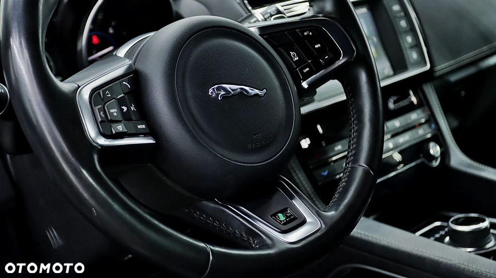 Jaguar F-Pace 20d AWD R-Sport - 16