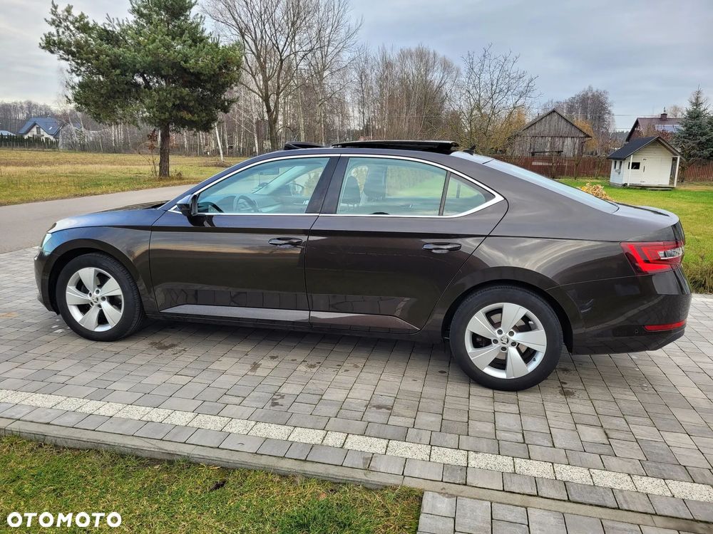 Skoda Superb 2.0 TDI Premium Edition - 10