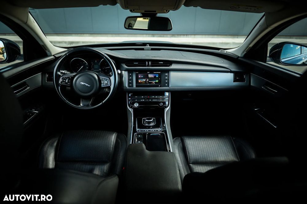 Jaguar XF 20d RWD Prestige - 6