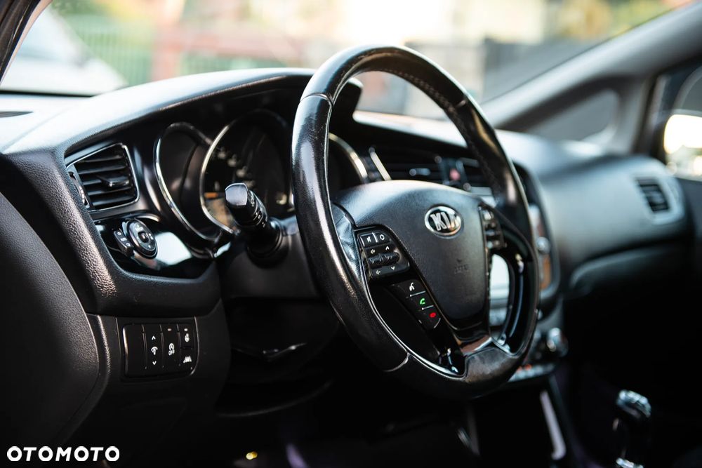 Kia Ceed 1.6 GDI ISG Platinum Edition - 19